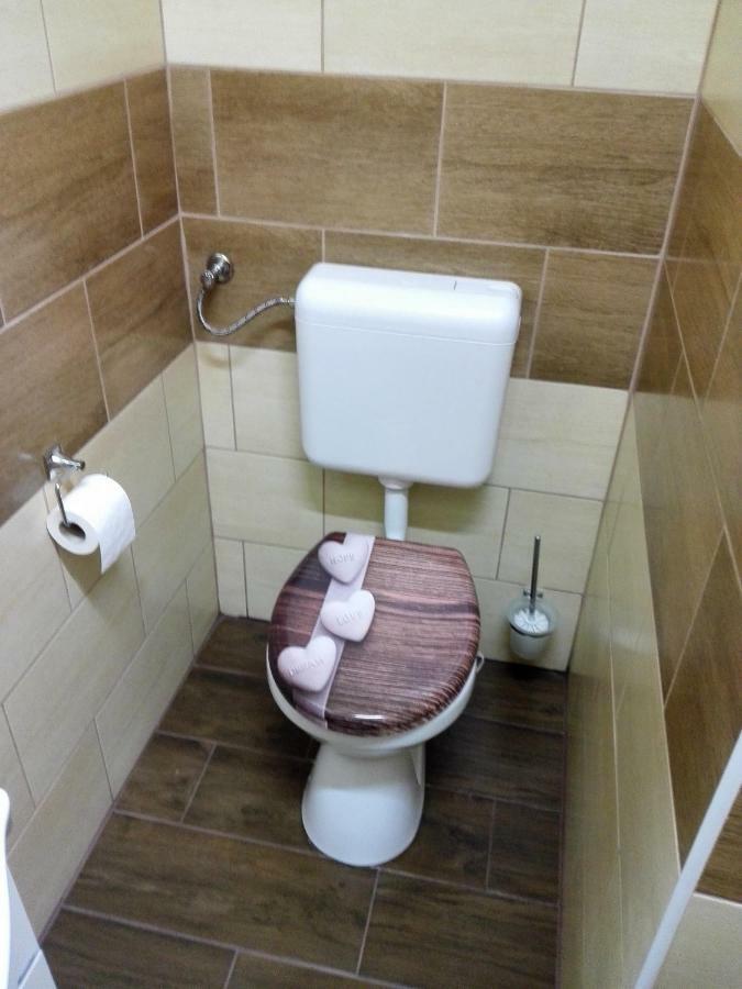 Kerekvar Apartman Gyula Bagian luar foto