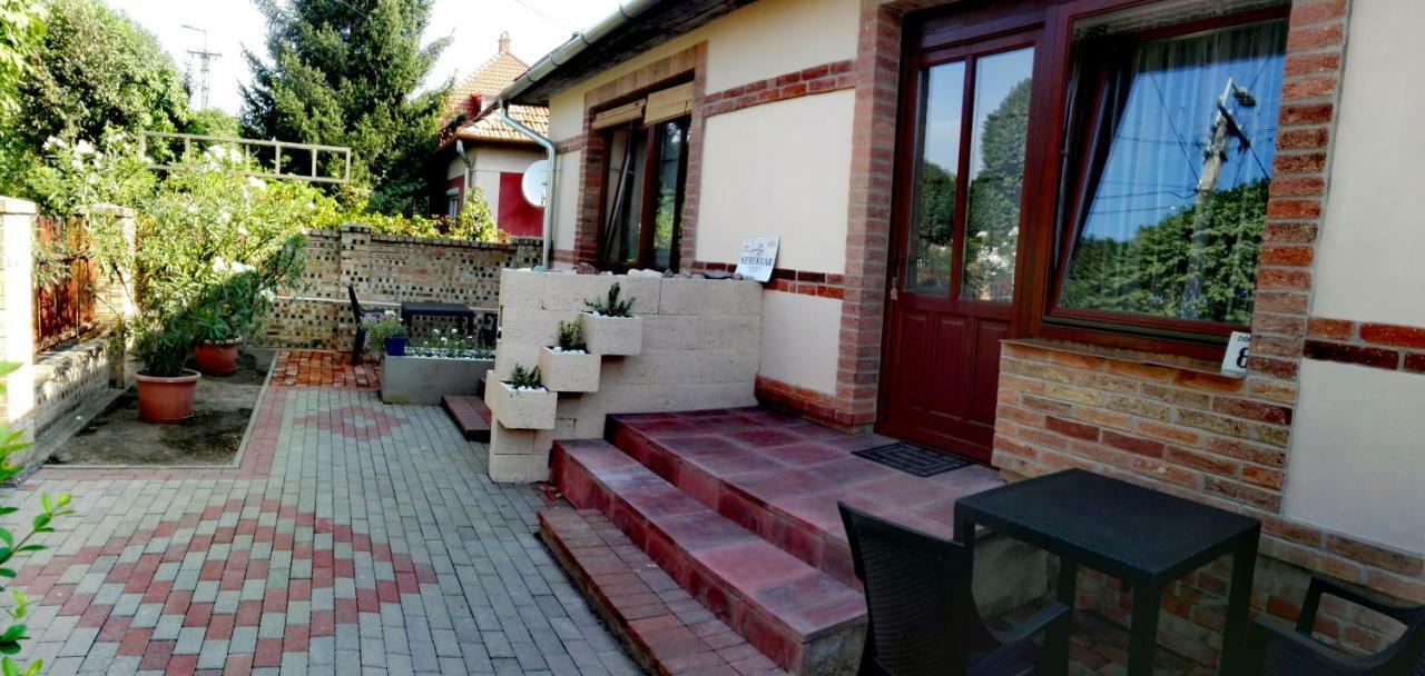 Kerekvar Apartman Gyula Bagian luar foto