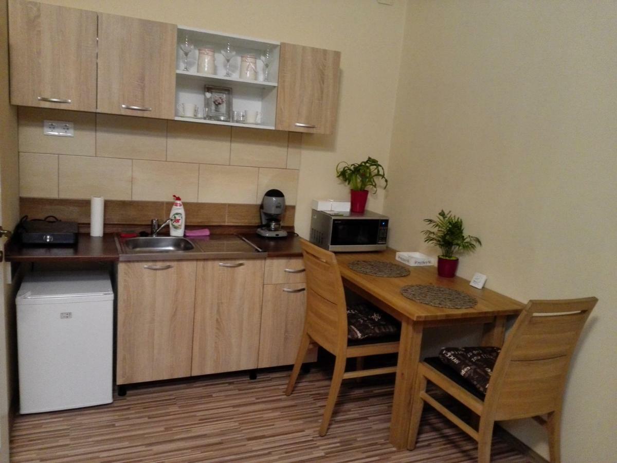 Kerekvar Apartman Gyula Bagian luar foto